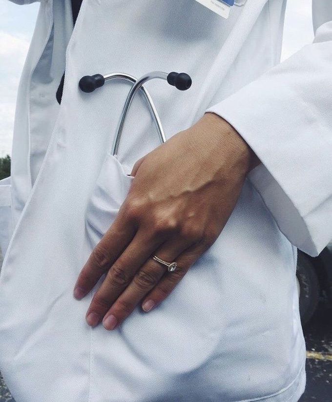 I‘m married to my Job 👩🏻‍⚕️💍