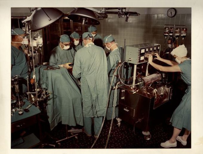 Michael DeBakey and surgical team at work, 1960s
Courtesy of Katrin DeBakey
