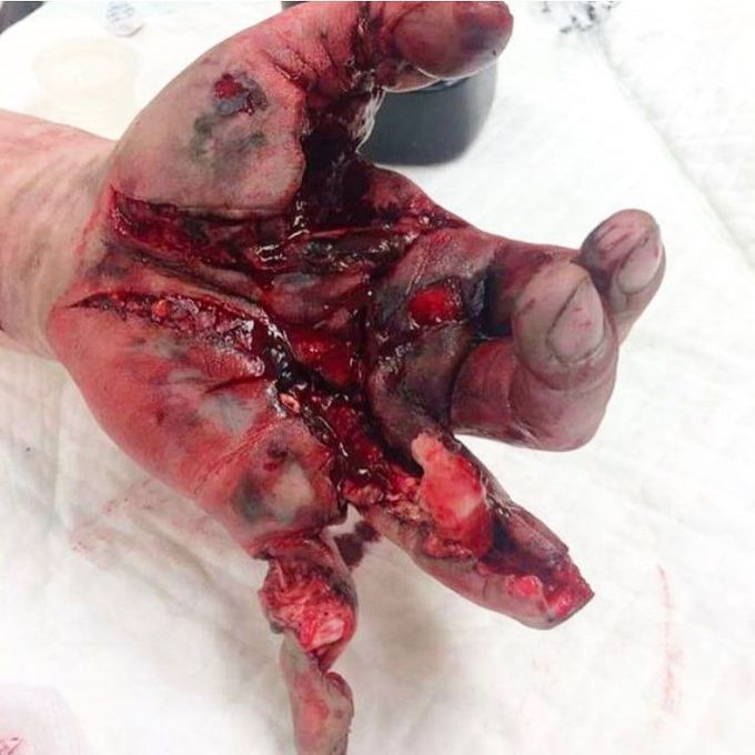 Hand vs mortar firework