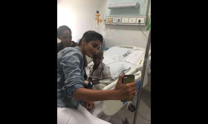 Pooja Hegde brings joy to cancer affected children at the Tata Memorial Hospital! - Bollywood Hungama English | DailyHunt