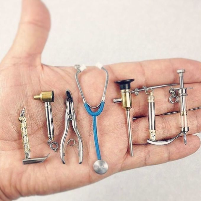 Can you guess one medical field according to the given instruments? 