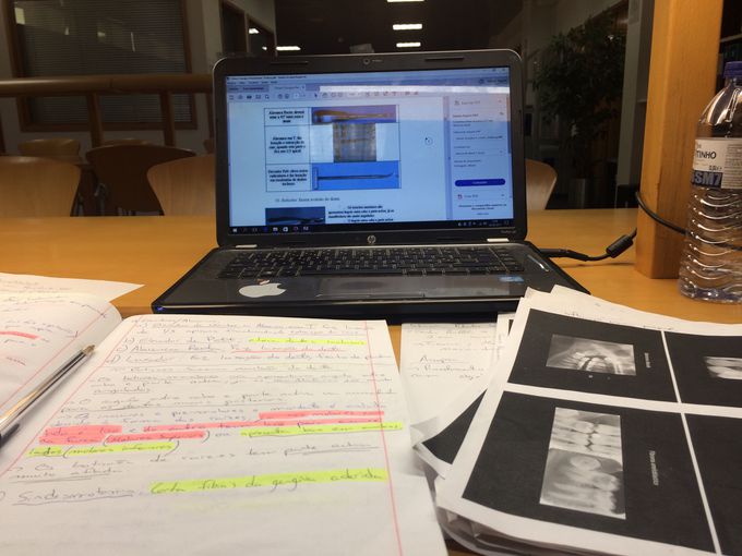 Hiding in the library ! Shhhh!! 👌🏻