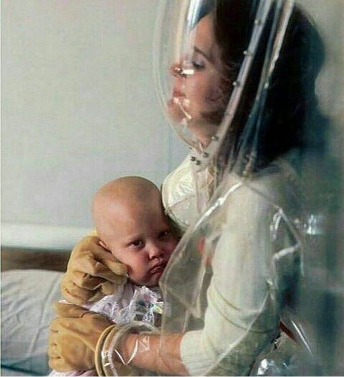 MOTHER HUGS HER SON. A BOY WITH CANCER IN AN ISOLATION ROOM..😢
