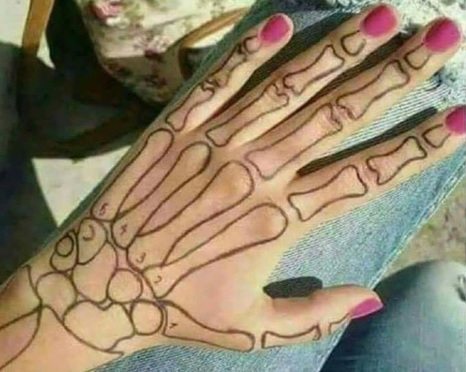When a  medstudent decide to put a henna 😂